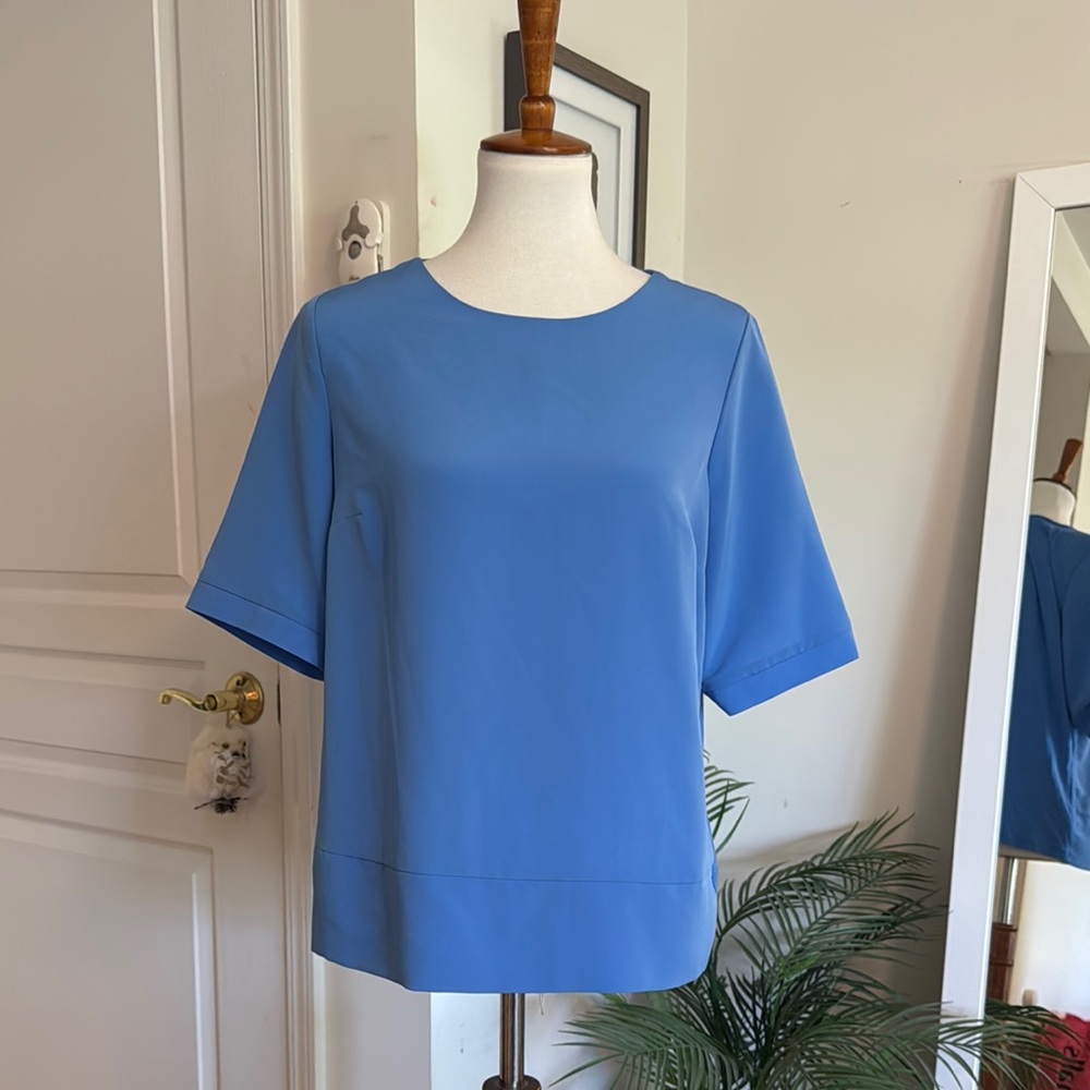 Women's Short-Sleeve Round Neck Top in Periwinkle Blue